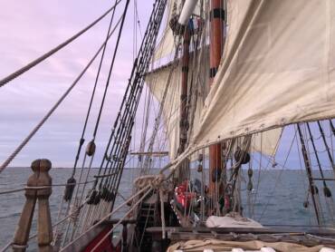 France 3: “I try to stay positive, but it’s a challenge”. Off the island of Aix, the captain of Shtandart blames fatigue